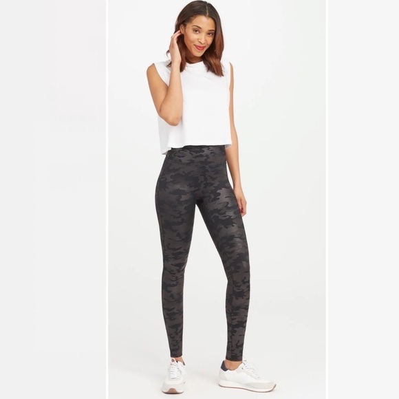 SPANX Pants - 𝅺SPANX l Faux Leather Camo Leggings Matte Black Camo Size Small
